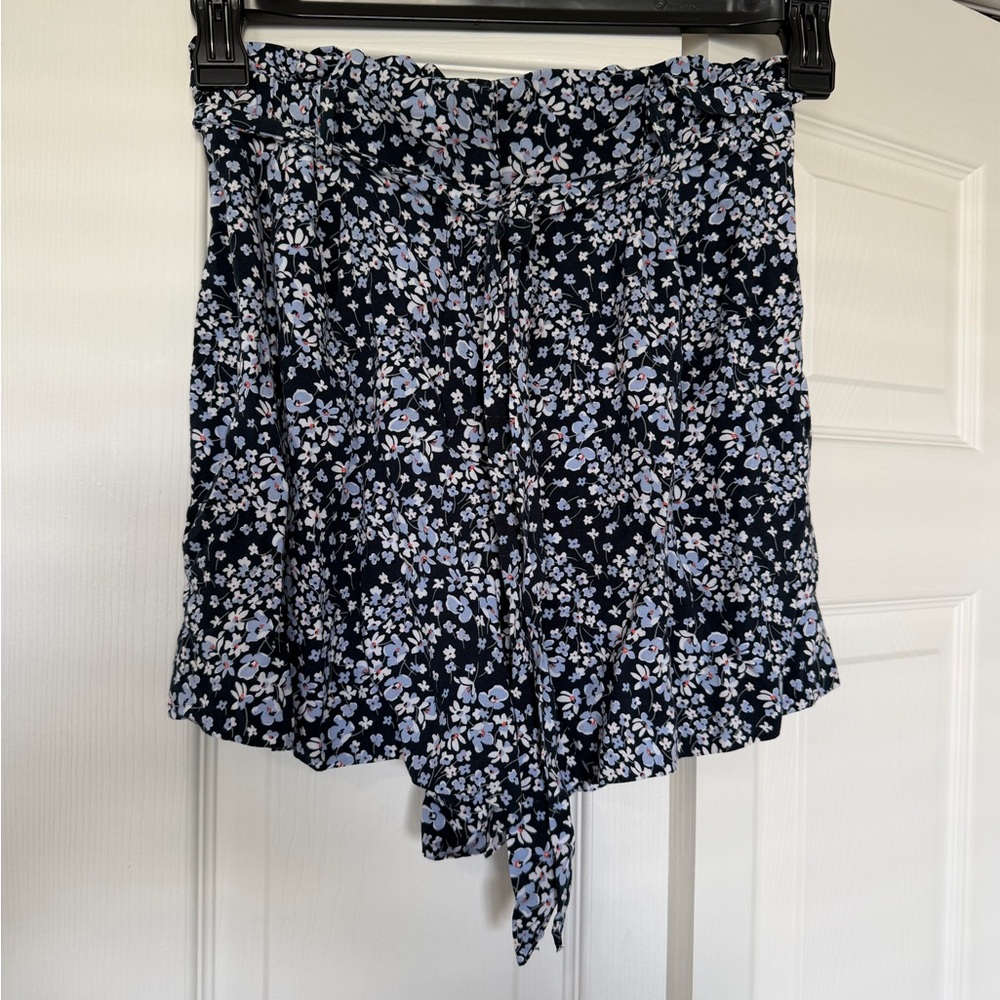 H&M shorts navy with flowers. Size 6